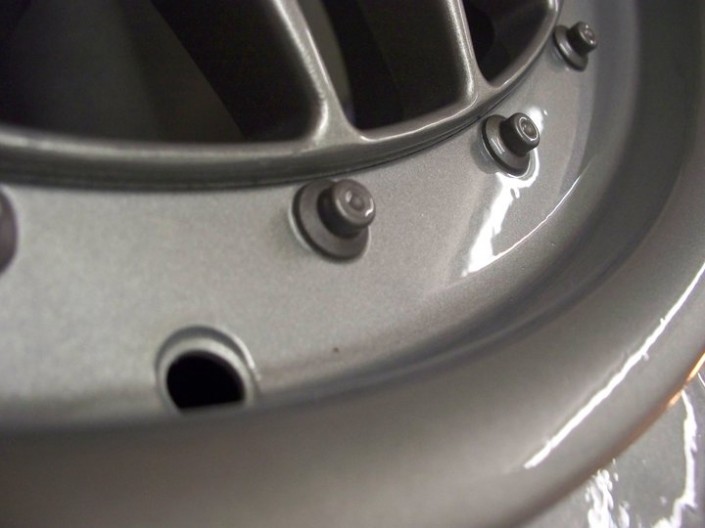 Split rim alloy wheel painting done properly Perfect split rim alloy wheel refurbishment