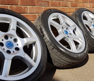 Vauxhall star silver alloy wheel refurbishment with custom painted centre caps