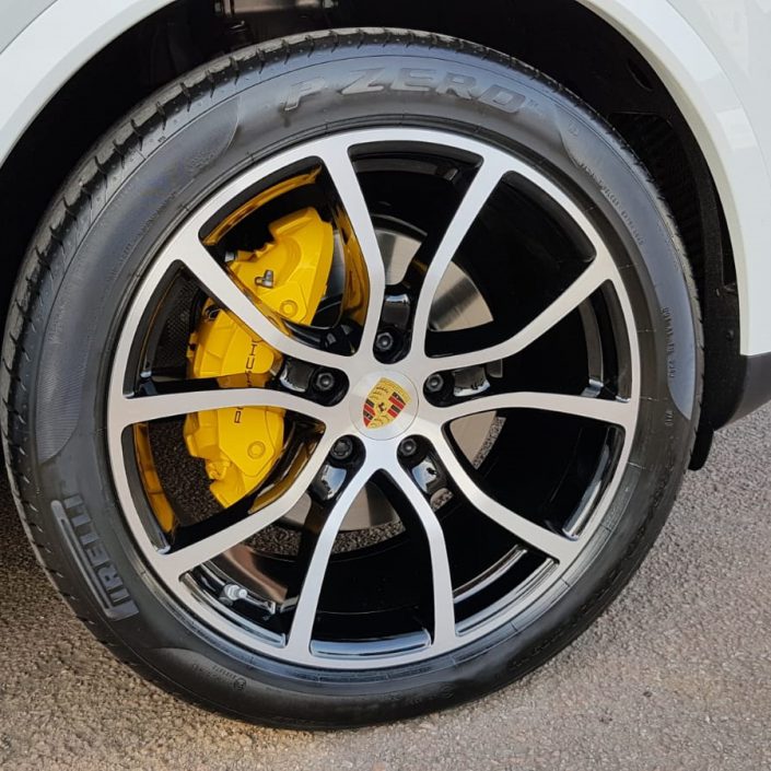 Porsche Brembo brake calipers repainted and alloy wheels gloss black and diamond cut