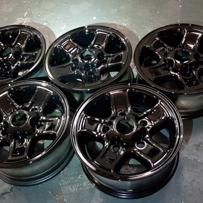 UK's best gloss black alloy wheel painting and refurbishment Derby, Nottingham and East Midlands