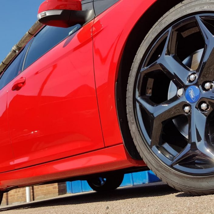 Ford Fiesta gloss black wet look alloy wheel refurbishment and painting