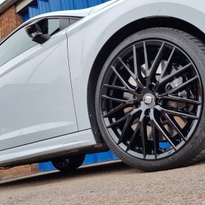 gloss black Seat alloy wheel painting East Midlands